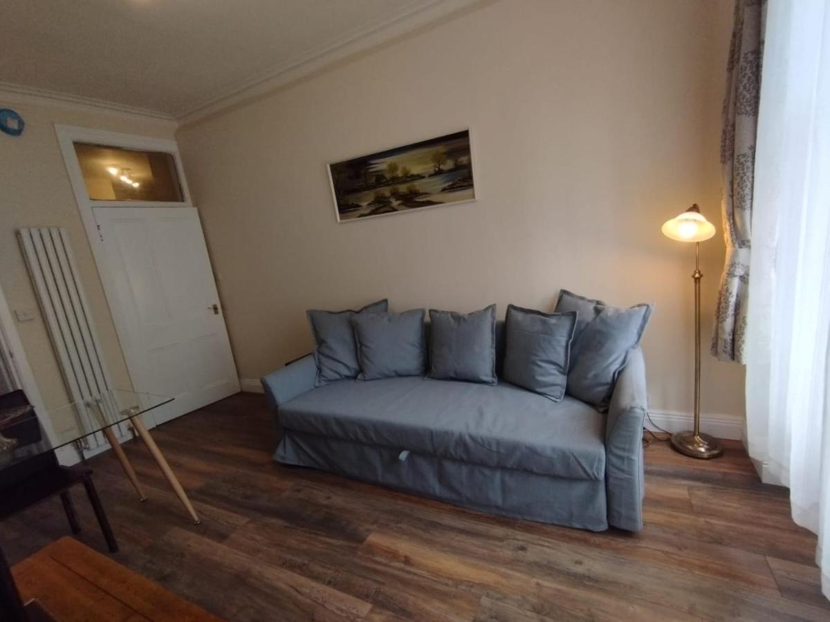 2 Bedrooms Flat Central Edinburgh, Sleeps 6, In The Shadow Of Holyrood Park And Arthur'S Seat With Free Parking, Two Bed Rooms Экстерьер фото